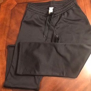 UnderArmor ladies sweat pants never worn